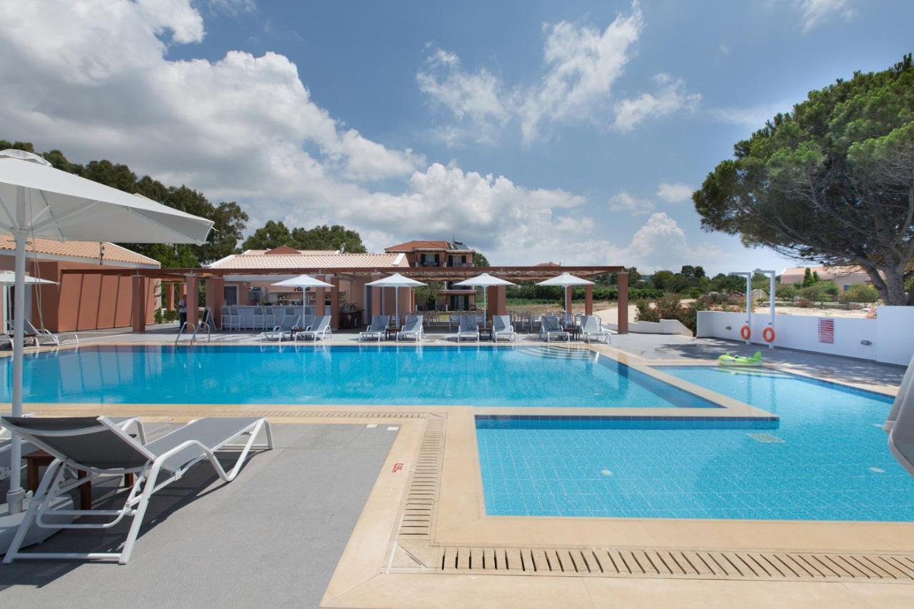 Remenzo Hotel Lixouri Exterior photo